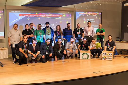 Miembros de GDG Burgos, una asociación habituada a organizar congresos y encuentros tecnológicos con objetivos divulgativos